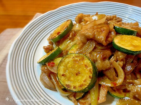 ご飯がすすむ♡豚肉とズッキーニの南蛮炒め